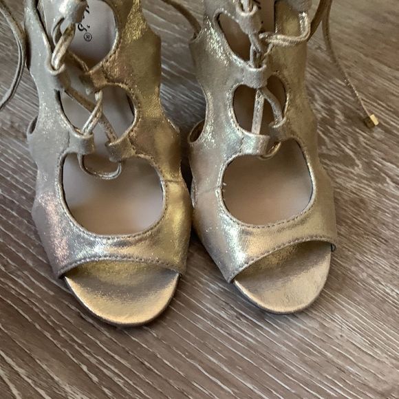 SOLD !!Breckelles gold strapped heels size 7 - Picture 11 of 16